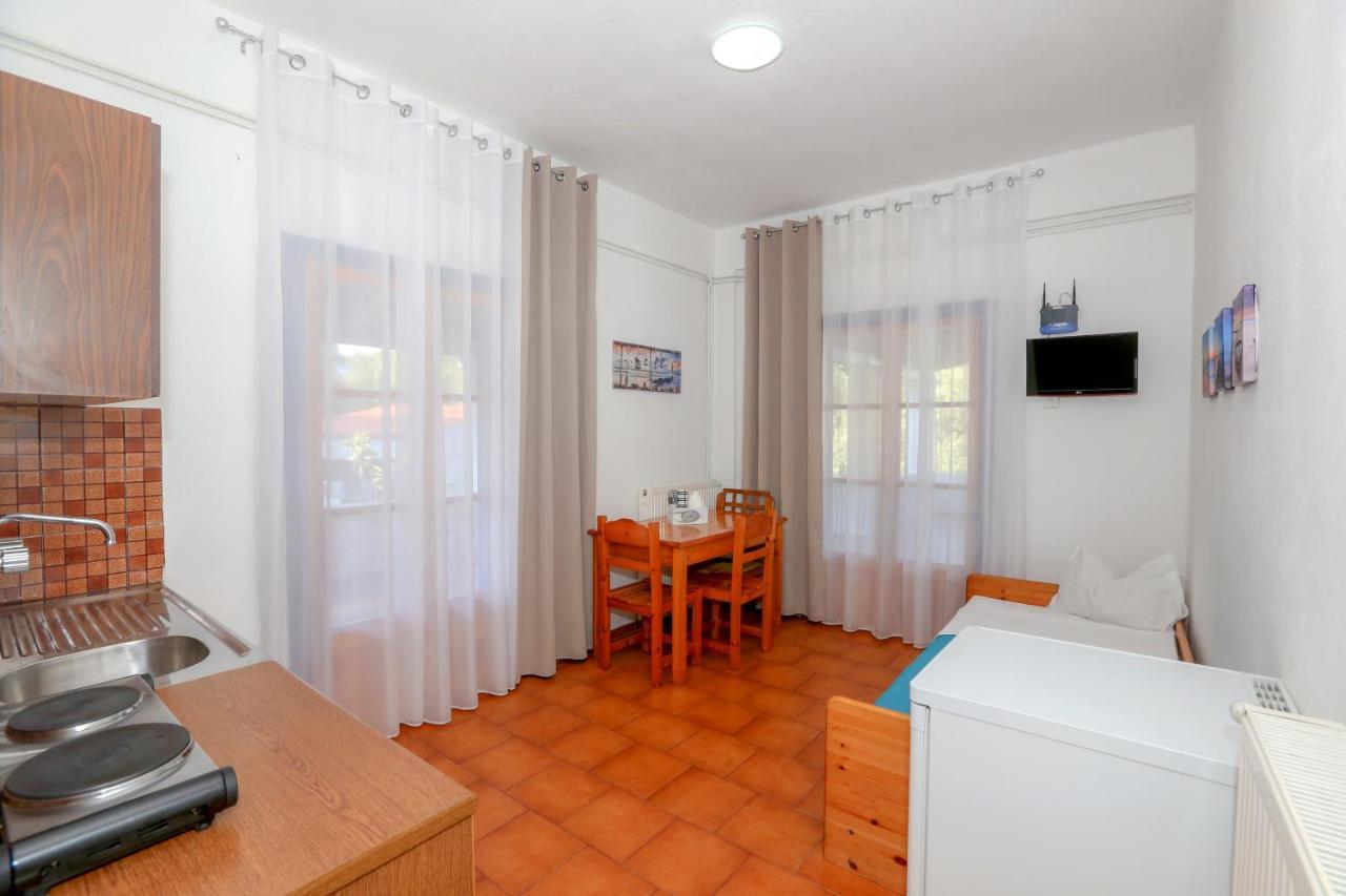 Athina Apartments Kato Korakiana Exterior photo
