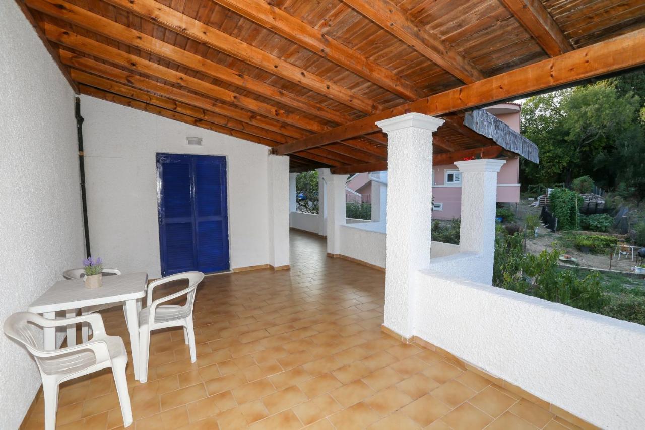 Athina Apartments Kato Korakiana Exterior photo